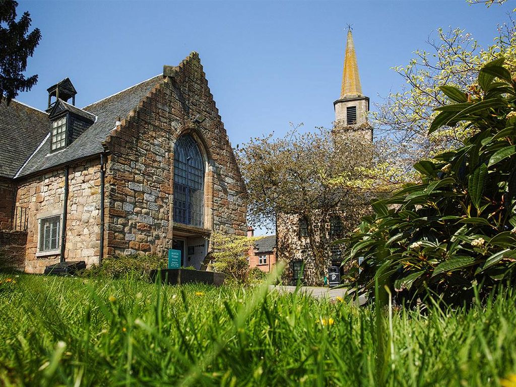 The Auld Kirk Museum grounds